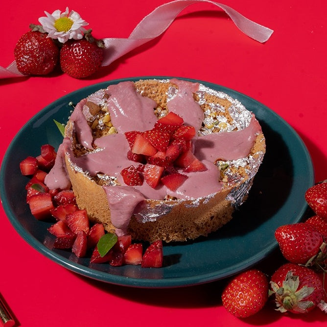 <p>Strawberry Ghevar Tart with Rabdi</p>